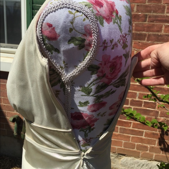 🔻SALE🔻Halter style dress 🌺 - Picture 4 of 7